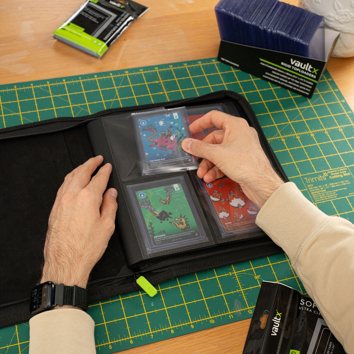 4-Pocket Exo-Tec® Toploader Compatible Zip Binder